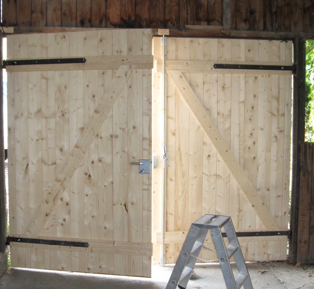 Scheunentor aus Holzlatten